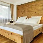 Gaestehaus Wiesegg Bed & Breakfast Reit im Winkl