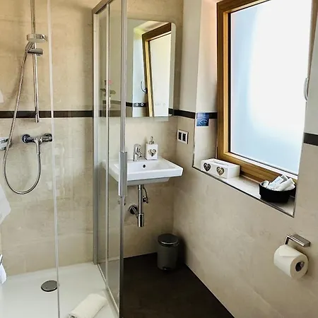 לינה וארוחת בוקר Gaestehaus Wiesegg 3*